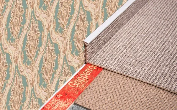 Плинтус для ковролина Korner Listwa 106 Светло-серый 2,5м (50мм) в Нефтекамске