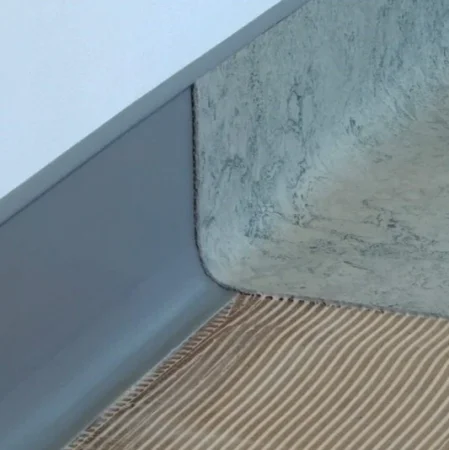 Коннелюрный односоставной плинтус Bonkeel Prof Серый (95х2700мм) в Нефтекамске