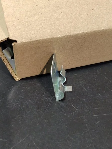 Клипсы к плинтусу MDF Bonkeel (50шт) в Нефтекамске