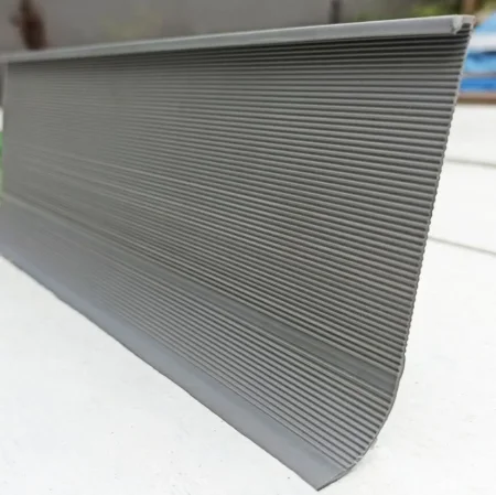 Коннелюрный односоставной плинтус Bonkeel Prof Серый (95х2700мм) в Нефтекамске