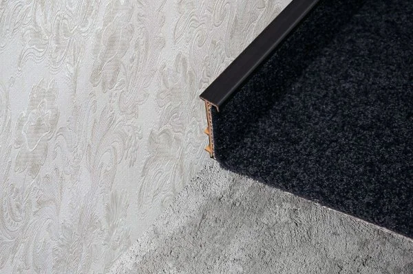 Плинтус для ковролина Korner Listwa 109 Черный 2,5м (50мм) в Нефтекамске